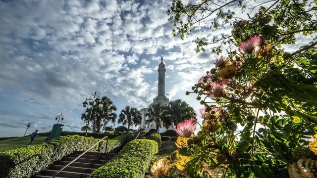 Escalinata y Monumento a los Héroes de la Restauración, Santiago